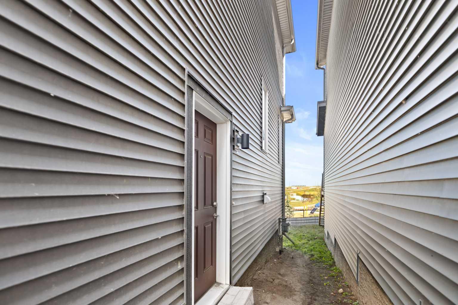86 Corner Glen Gardens NE