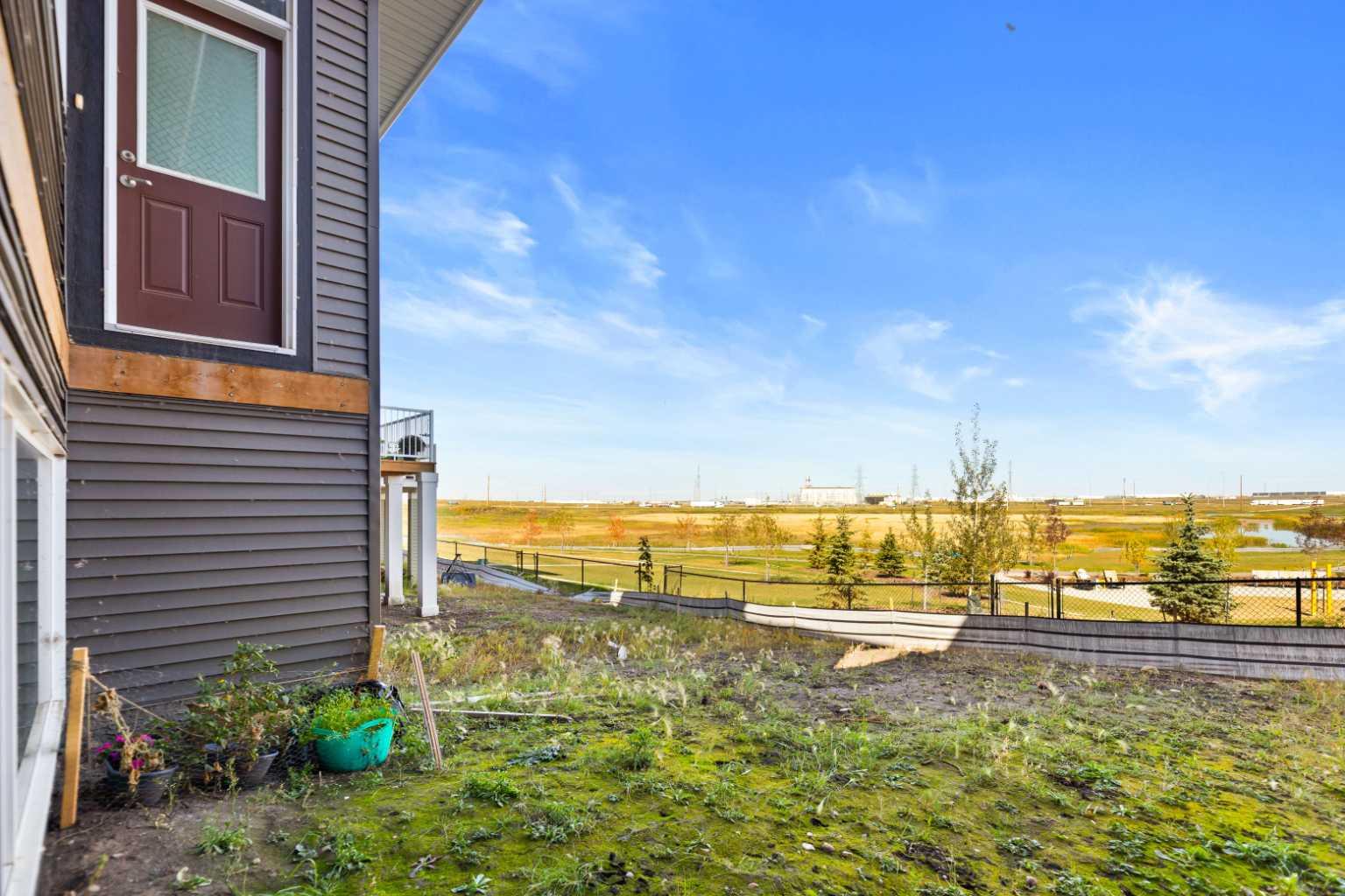 86 Corner Glen Gardens NE