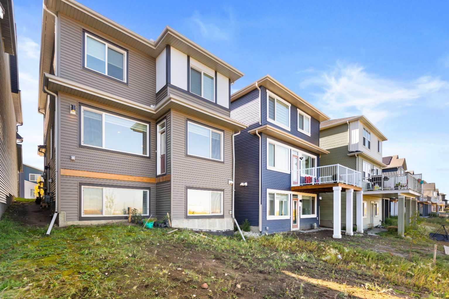 86 Corner Glen Gardens NE