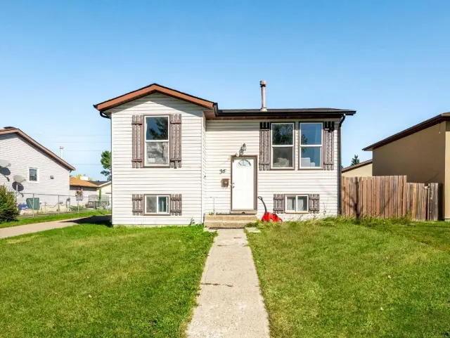 36 Castlebrook Rise NE