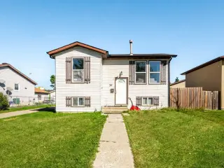 36 Castlebrook Rise NE