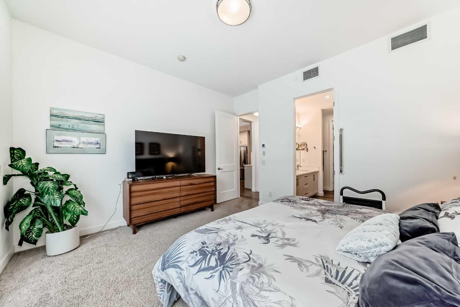101, 10 Mahogany Circle SE
