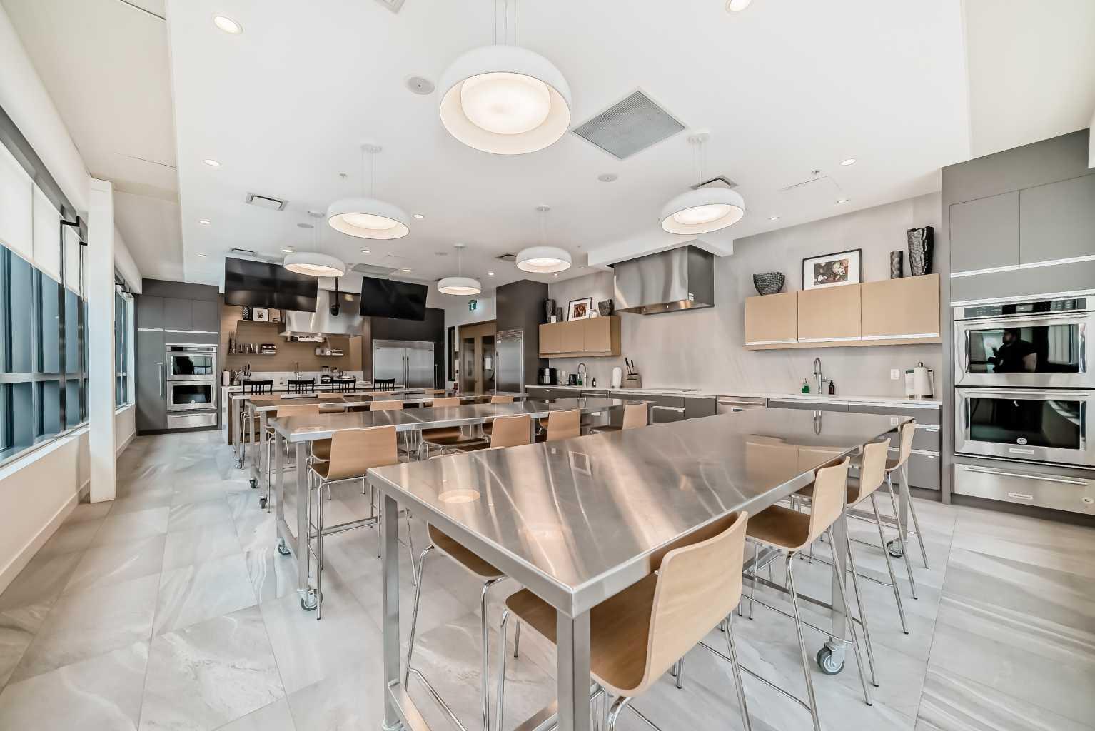 101, 10 Mahogany Circle SE