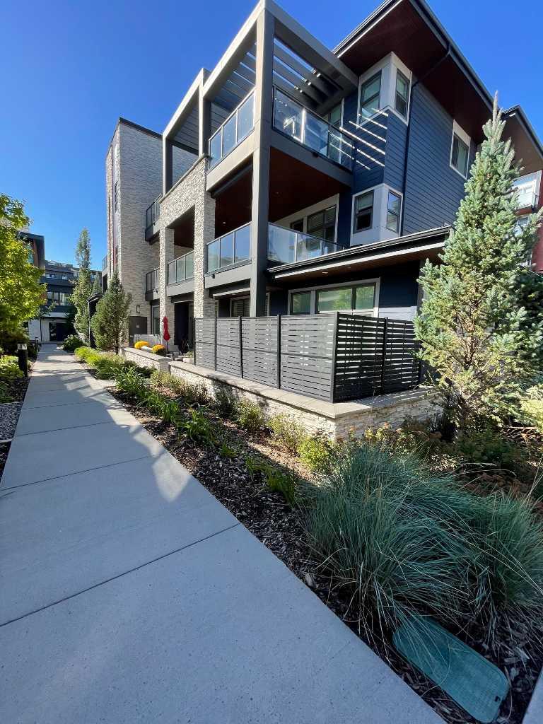 101, 10 Mahogany Circle SE