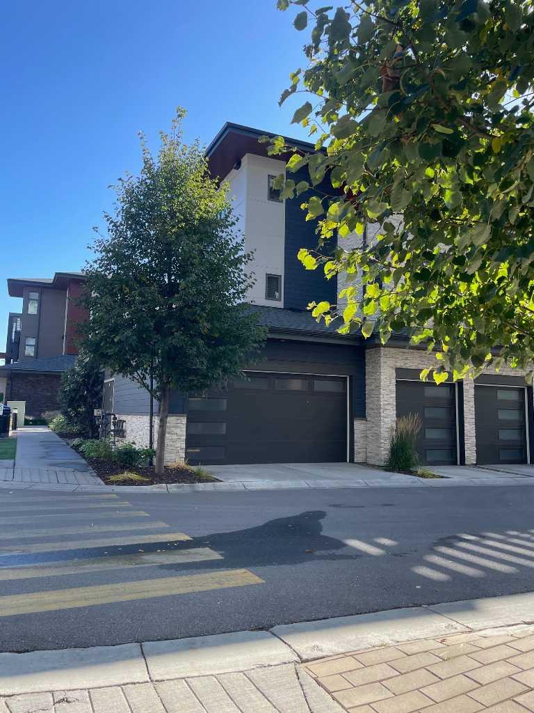 101, 10 Mahogany Circle SE