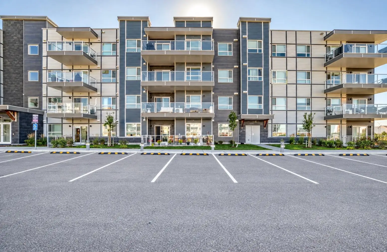 120, 40 Carrington Plaza NW