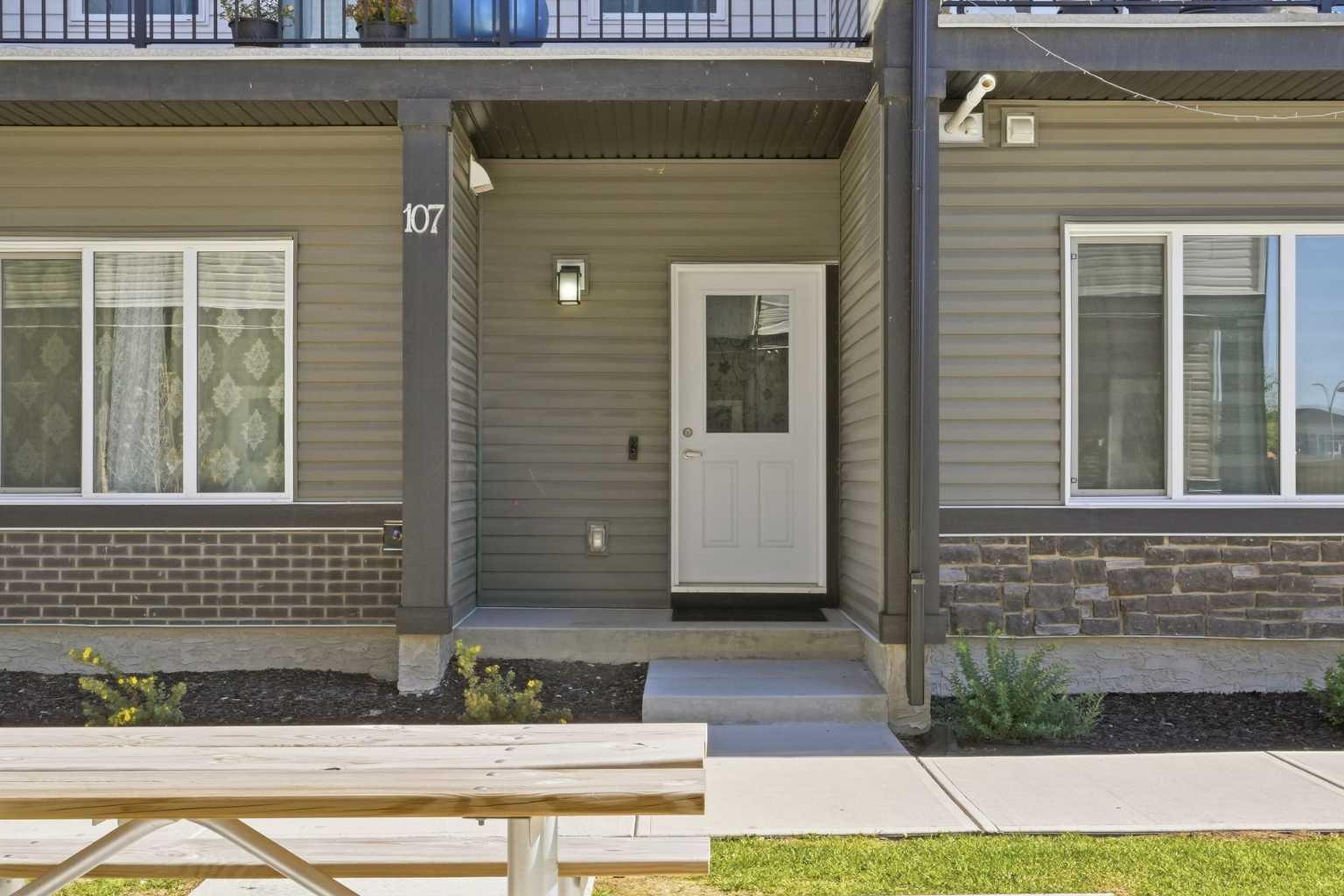 107 Corner Meadows Square NE