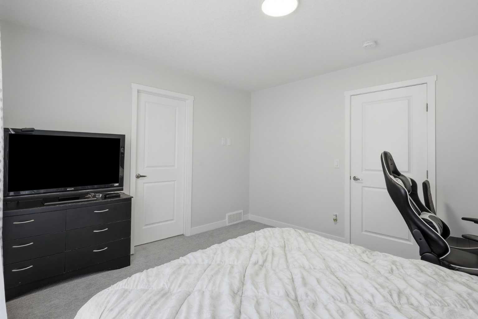 107 Corner Meadows Square NE