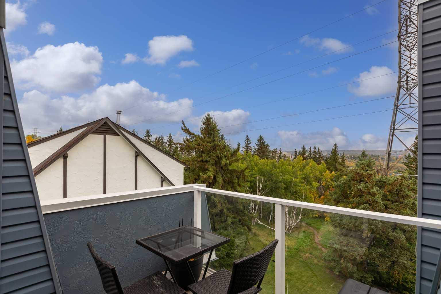 301, 312 Cedar Crescent SW