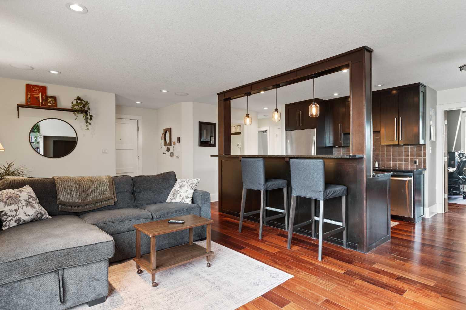 301, 312 Cedar Crescent SW