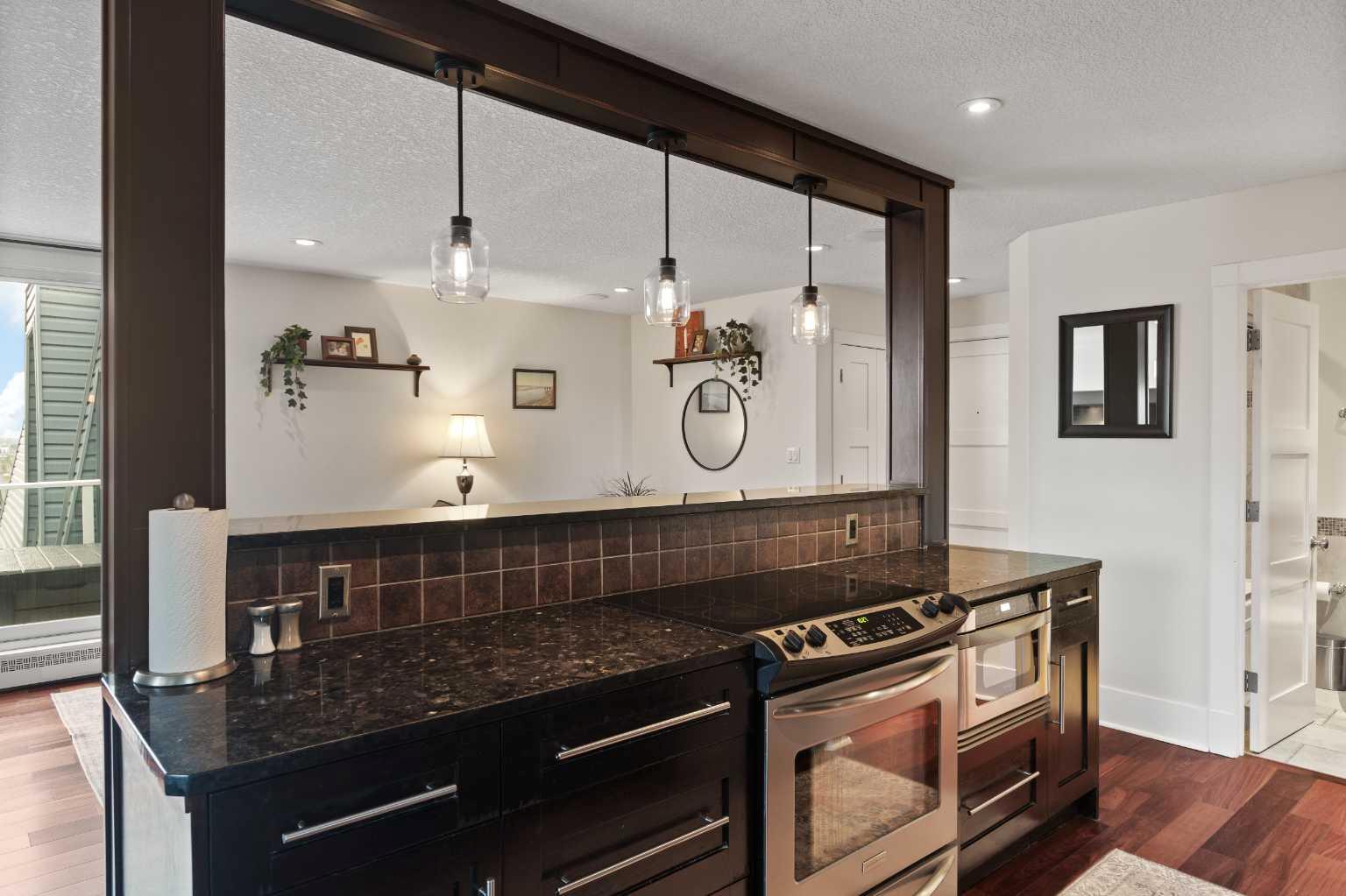 301, 312 Cedar Crescent SW