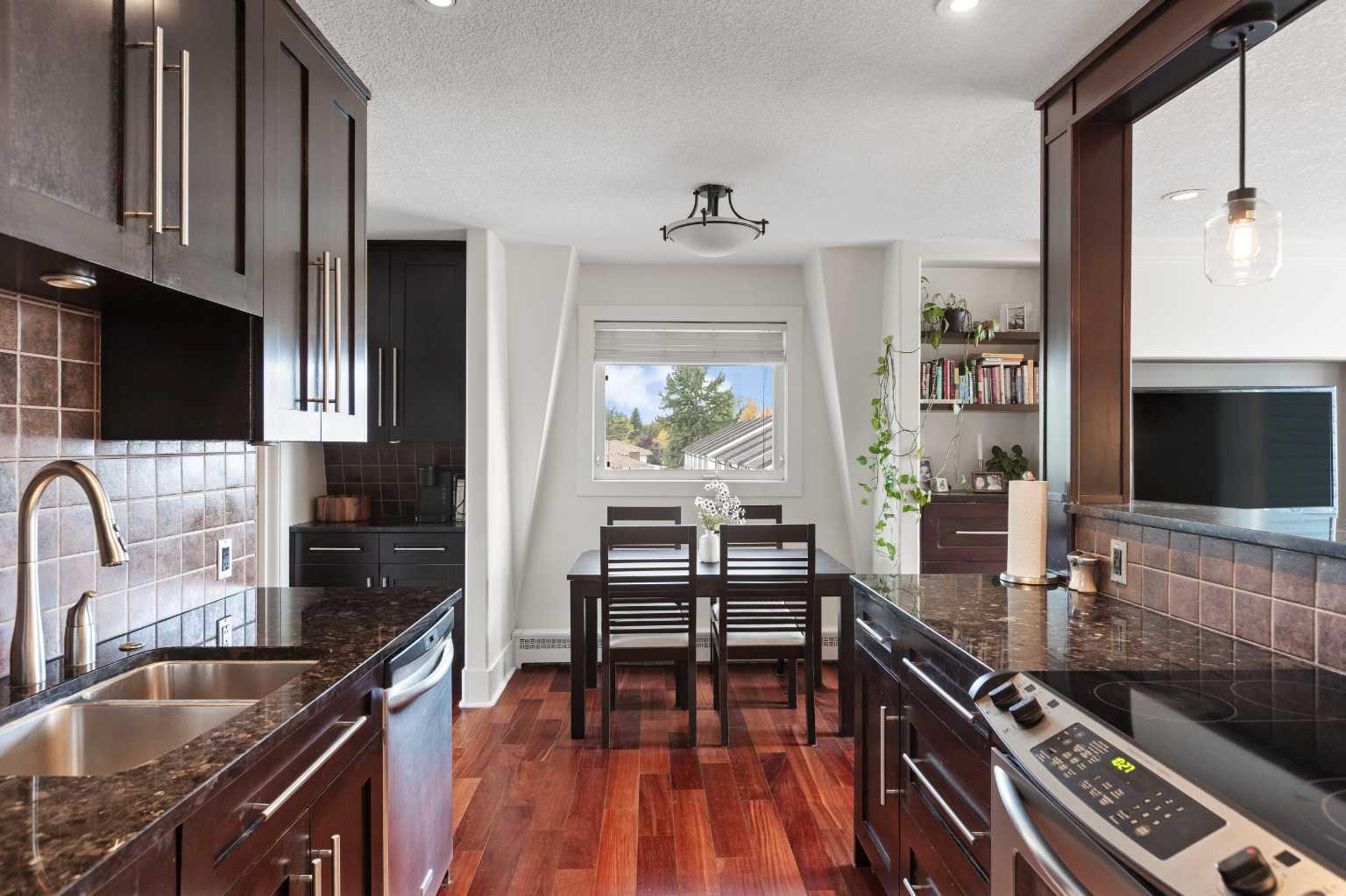 301, 312 Cedar Crescent SW