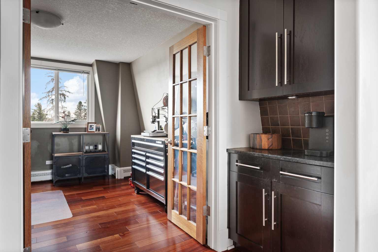 301, 312 Cedar Crescent SW