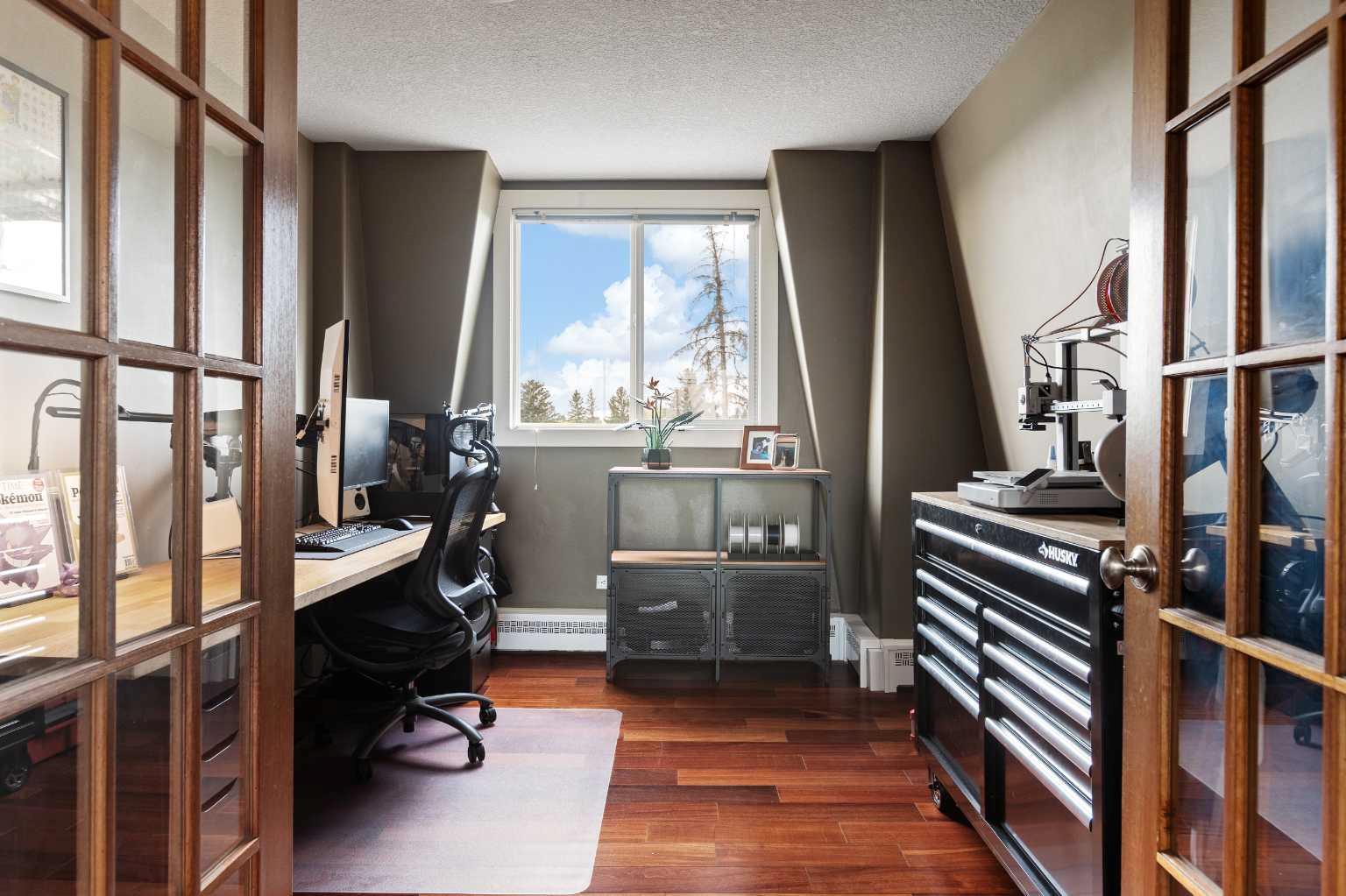 301, 312 Cedar Crescent SW