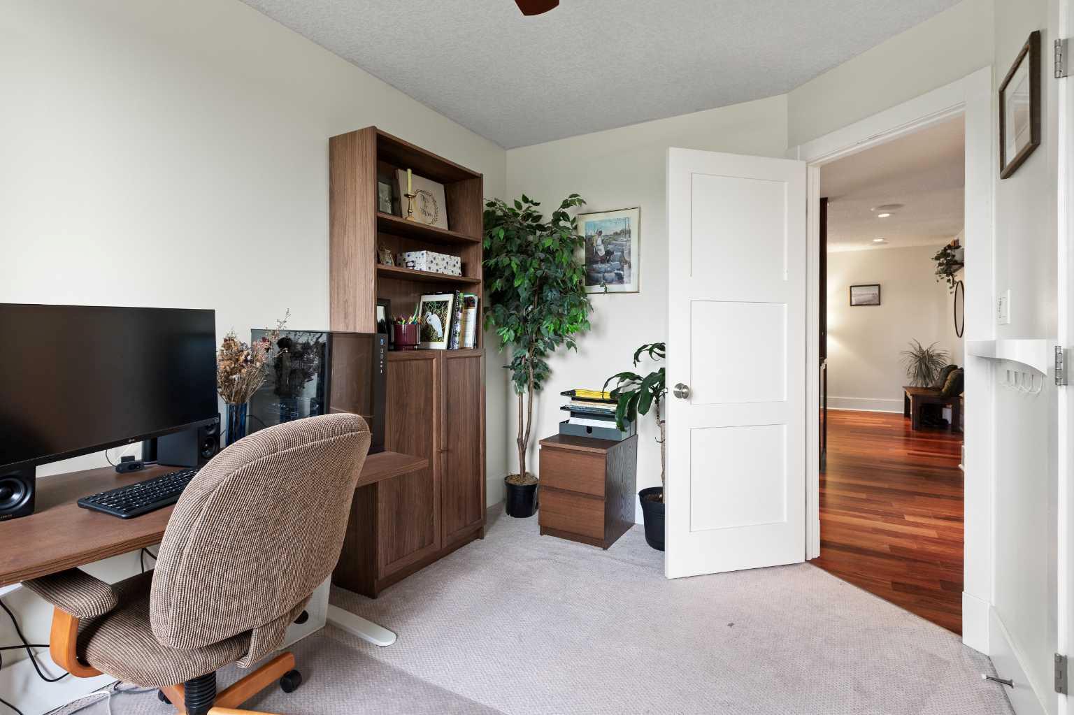 301, 312 Cedar Crescent SW