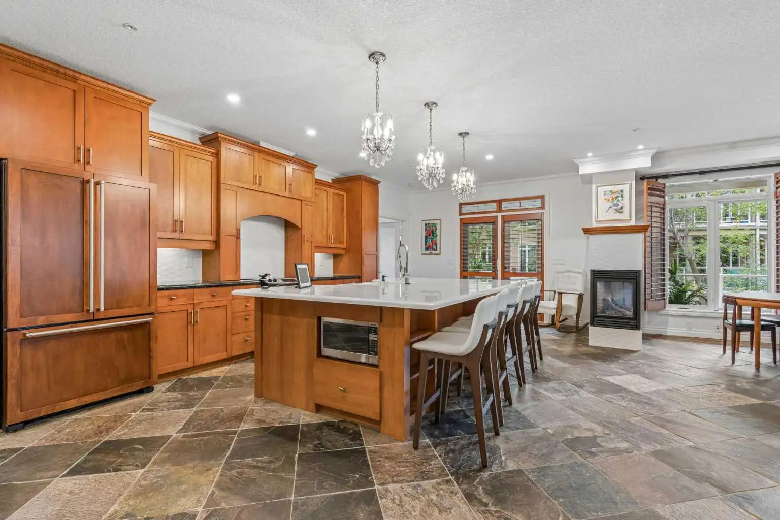 8202, 14 Hemlock Crescent SW