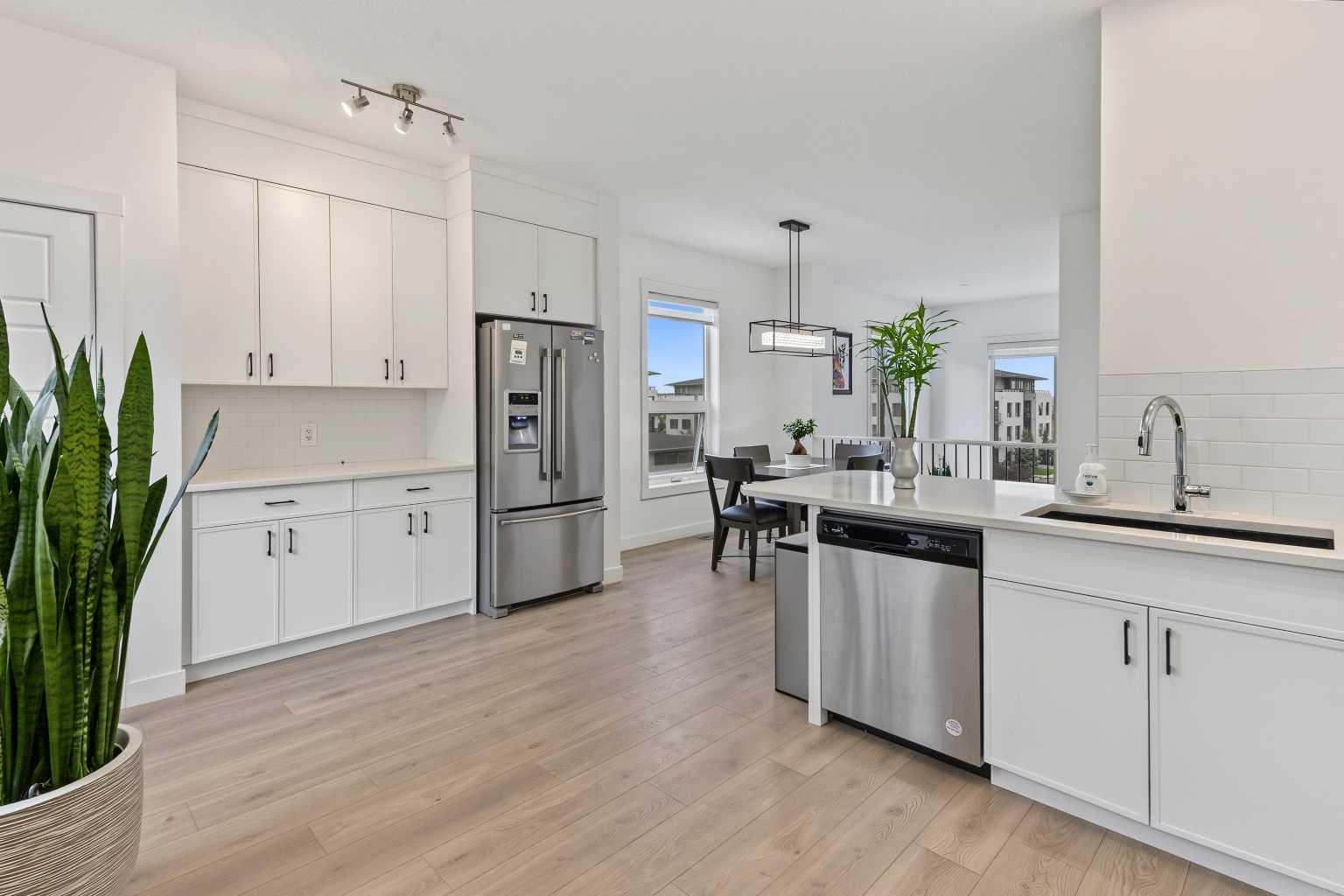 244 Livingston Common NE