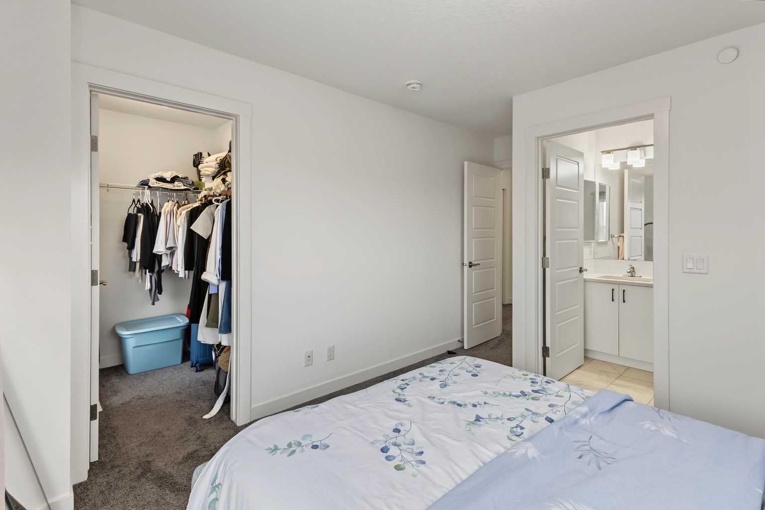 244 Livingston Common NE