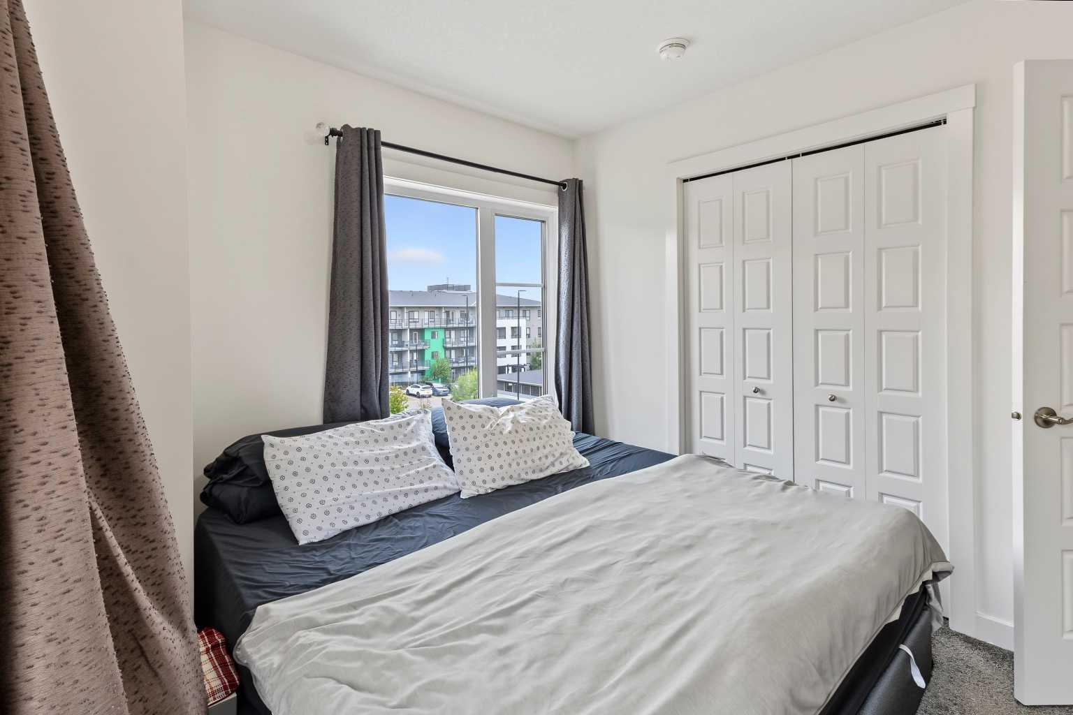 244 Livingston Common NE