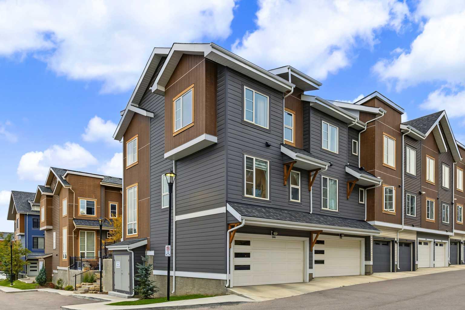 244 Livingston Common NE