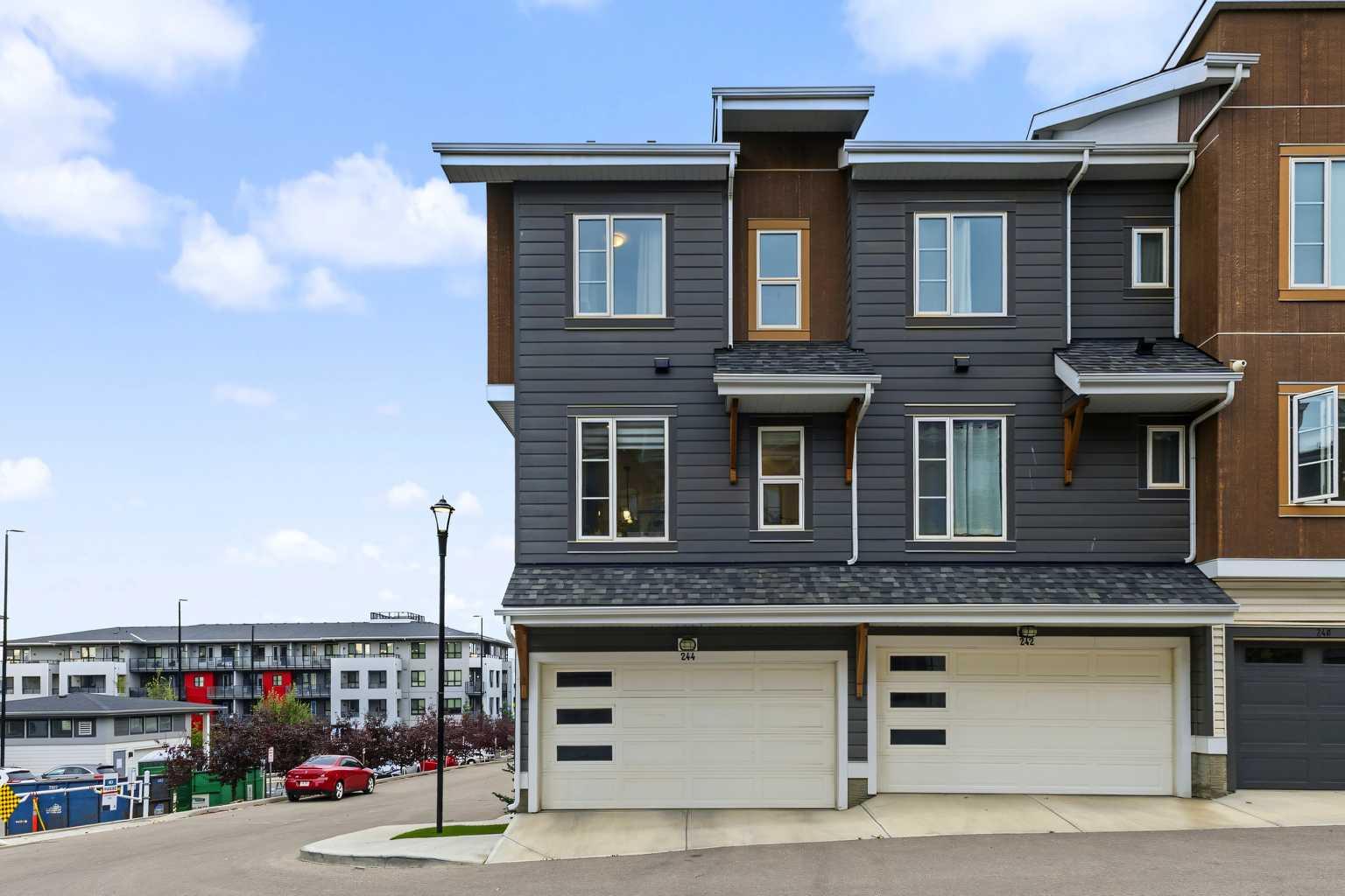 244 Livingston Common NE