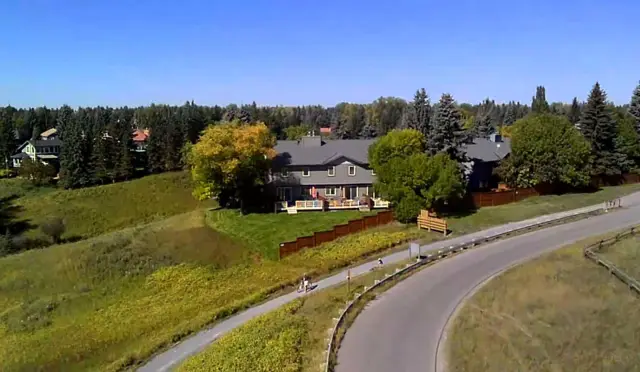 22, 64 Woodacres Crescent SW