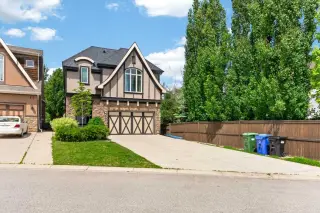 244 Mahogany Bay SE