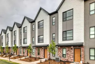 105, 20295 Seton Way SE