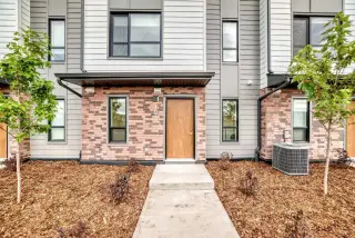 105, 20295 Seton Way SE
