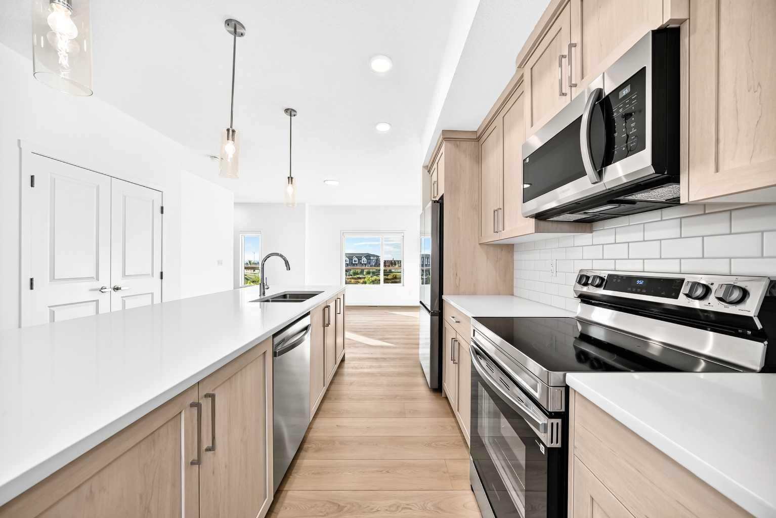 105, 20295 Seton Way SE