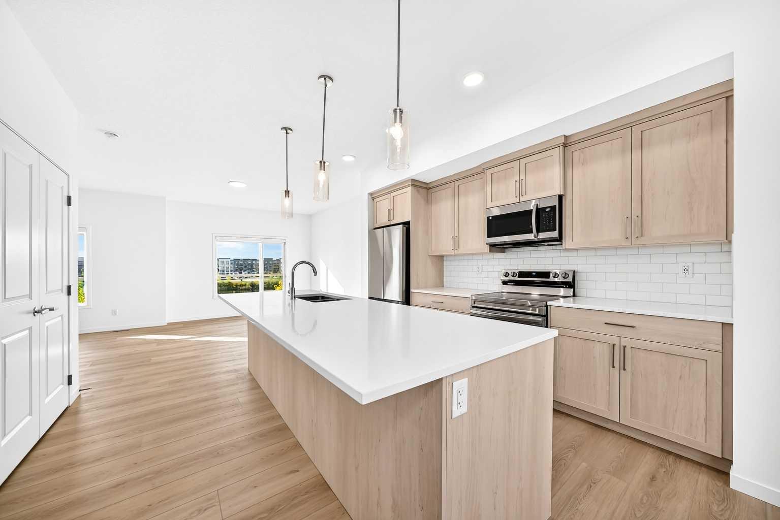 105, 20295 Seton Way SE