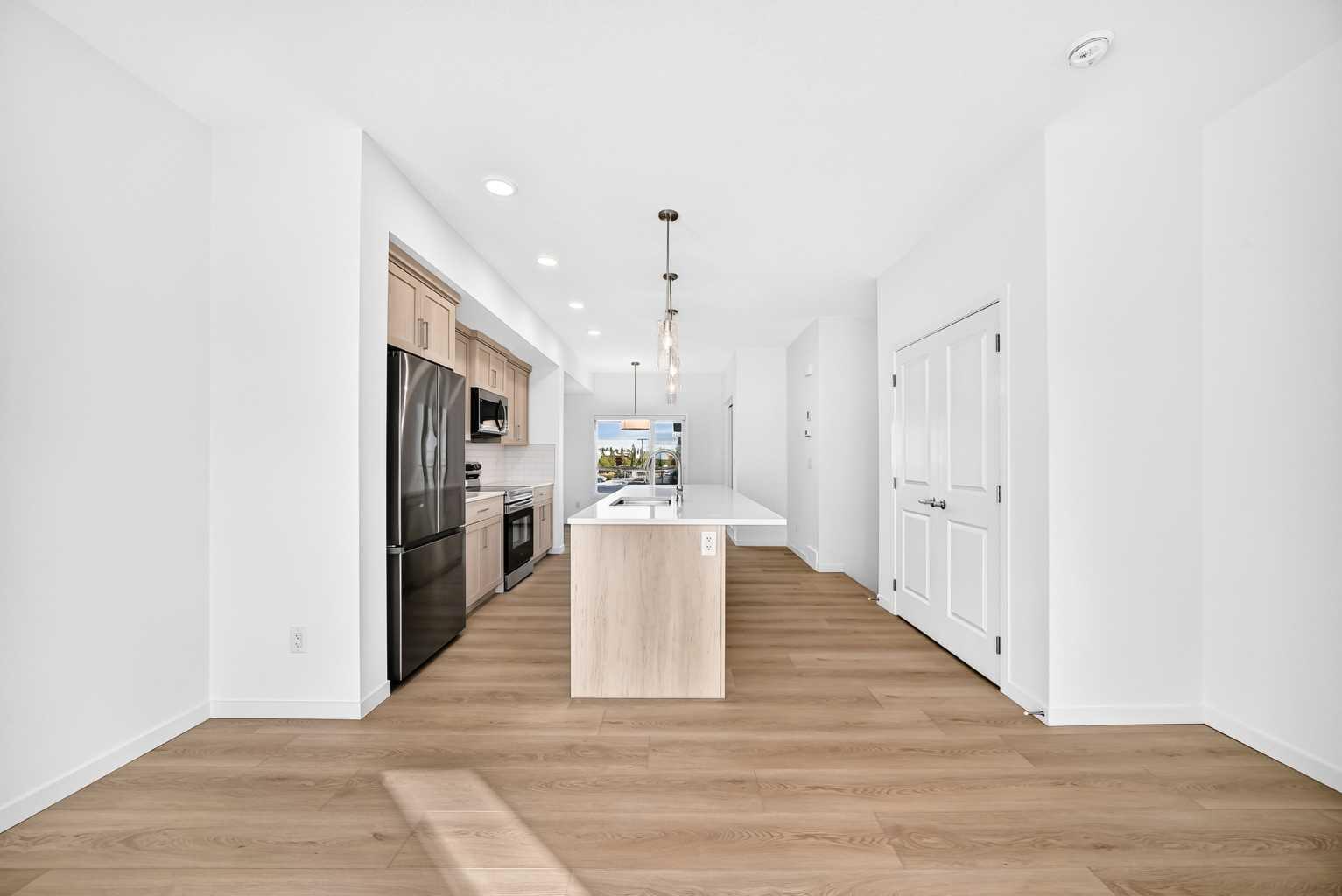 105, 20295 Seton Way SE