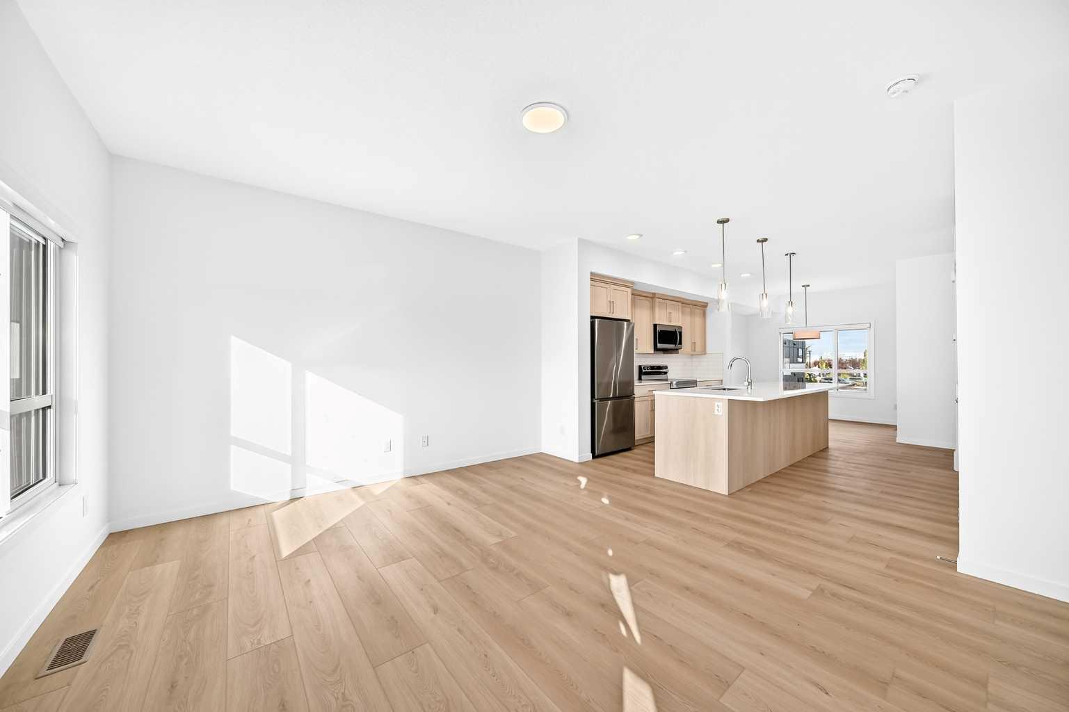 105, 20295 Seton Way SE