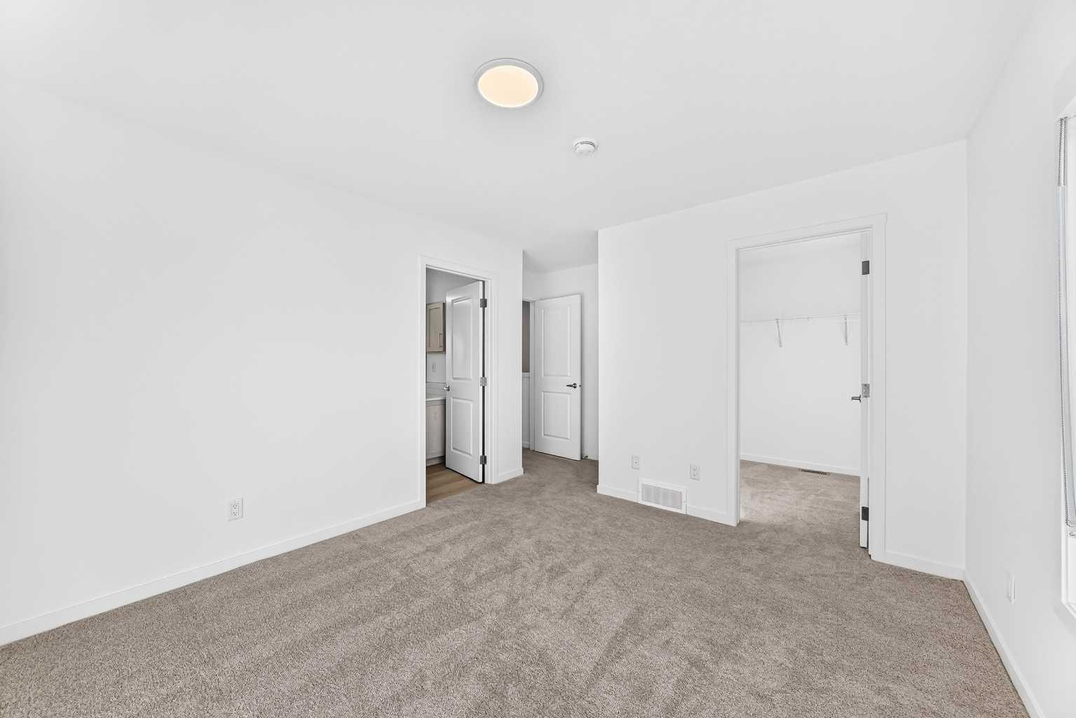 105, 20295 Seton Way SE