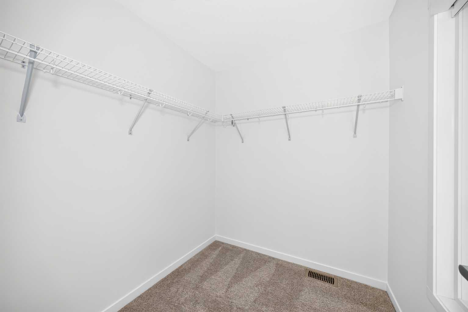 105, 20295 Seton Way SE