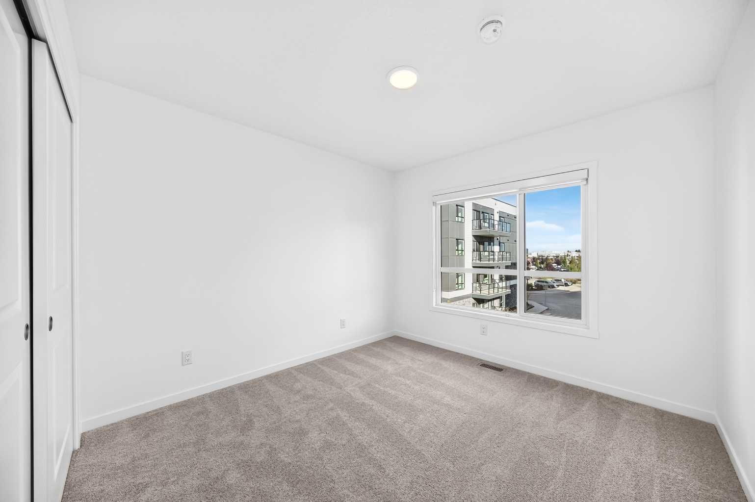 105, 20295 Seton Way SE