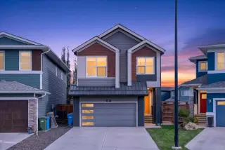 32 Cranbrook Bay SE