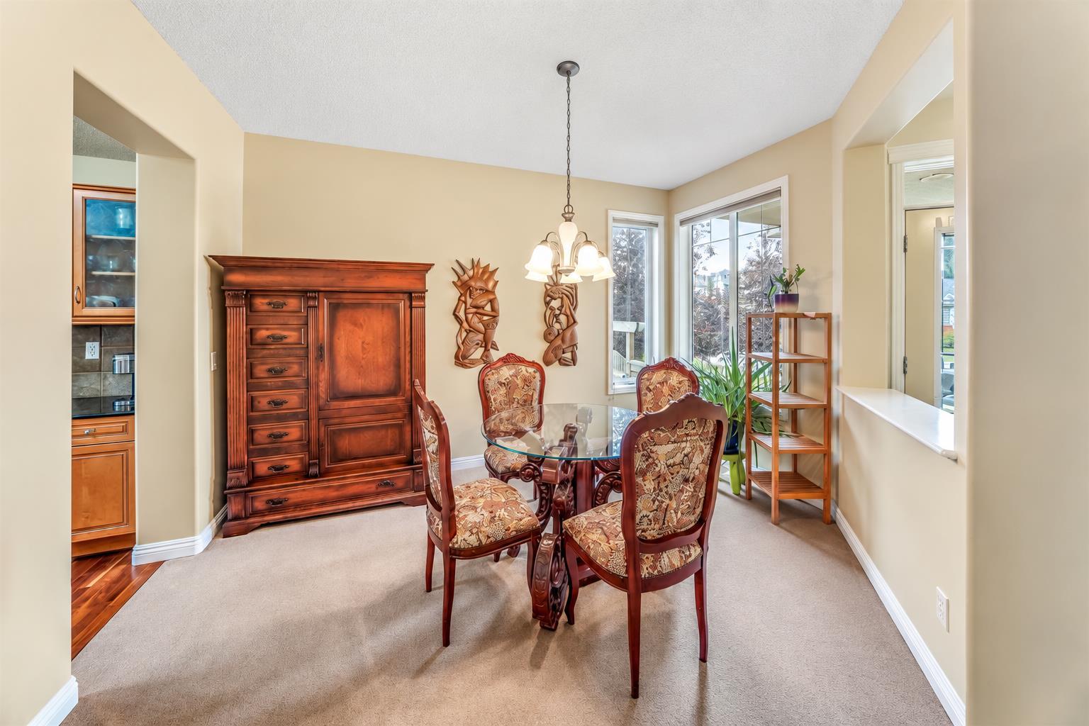 160 Royal Oak Heights NW