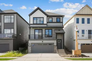 9 Wild Rose Bay SW