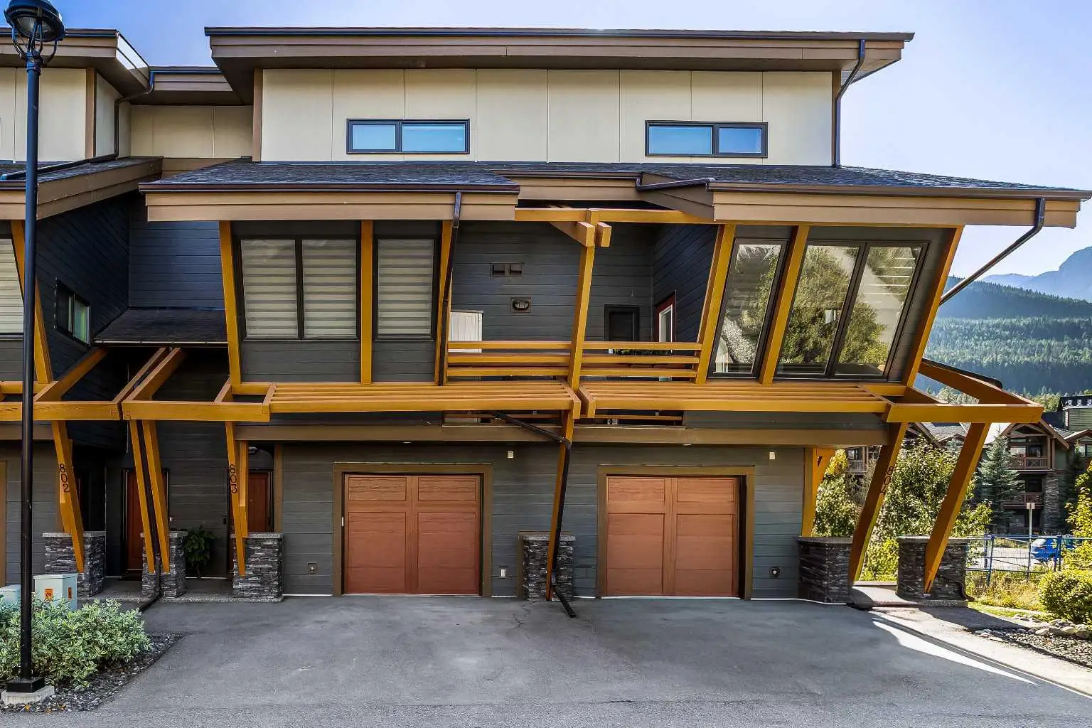 803, 105 Stewart Creek Rise 