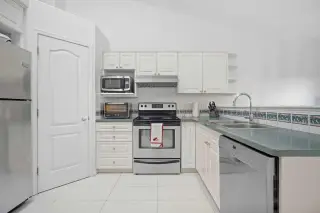 132 San Diego Green NE