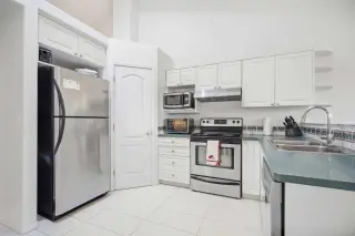 132 San Diego Green NE