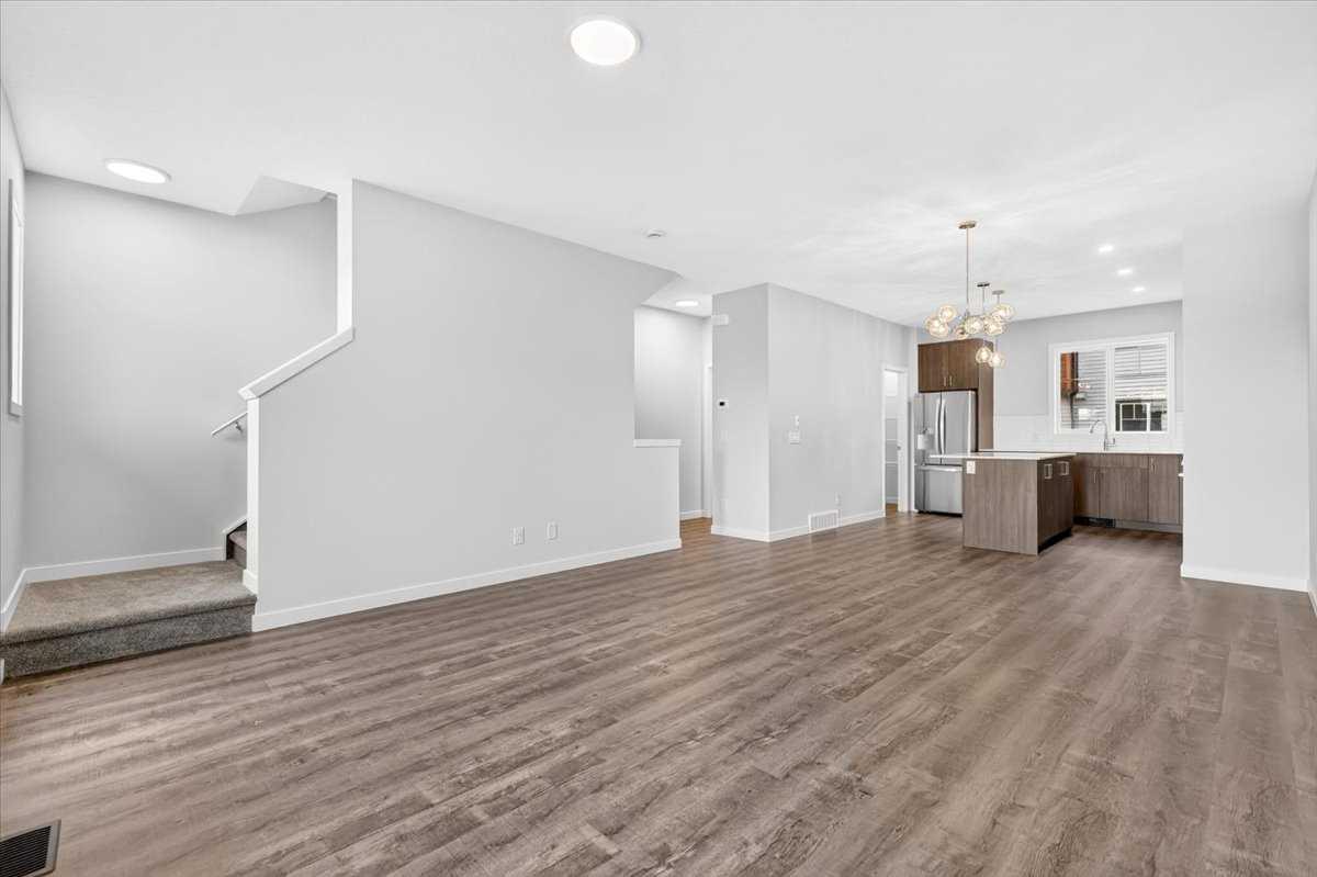 605, 321 Hotchkiss Drive SE