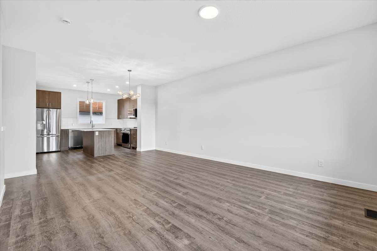 605, 321 Hotchkiss Drive SE