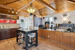 130 30 Avenue NE