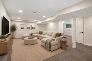 124 Canterbury Drive SW