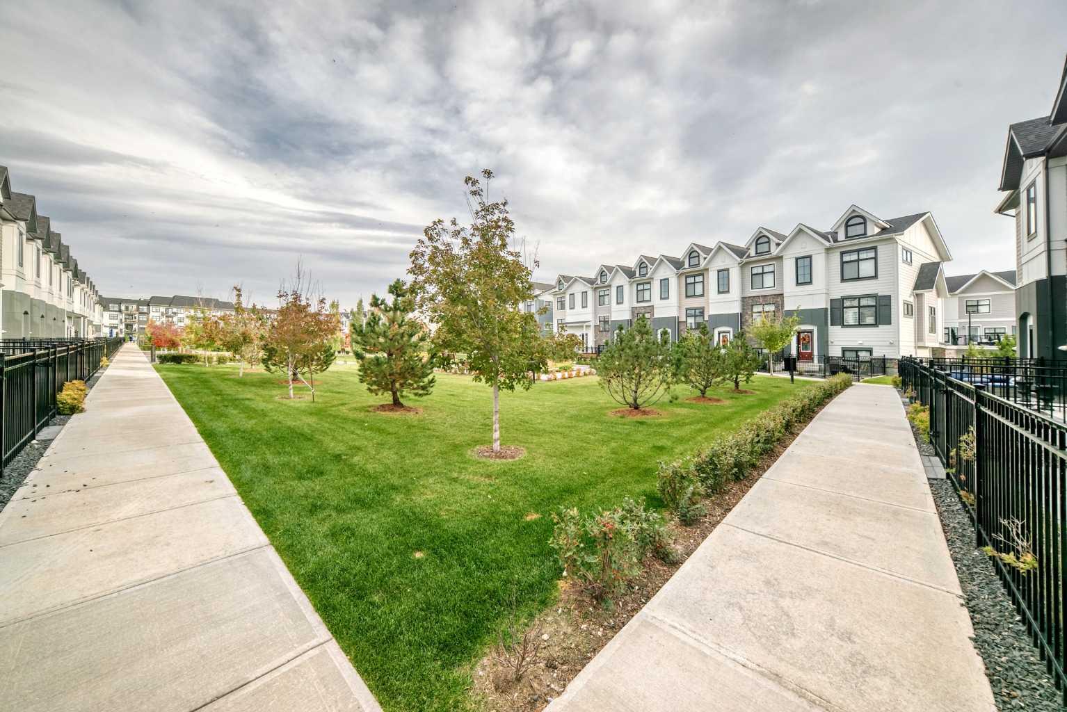 150 Les Jardins Park SE