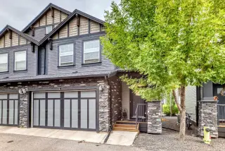 901, 110 Coopers Common SW