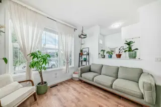 43 Masters Square SE