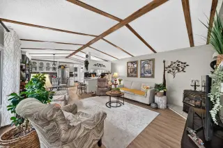 3221 Burroughs Manor NE